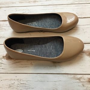 Size 9 Dr. Scholl’s tan flats